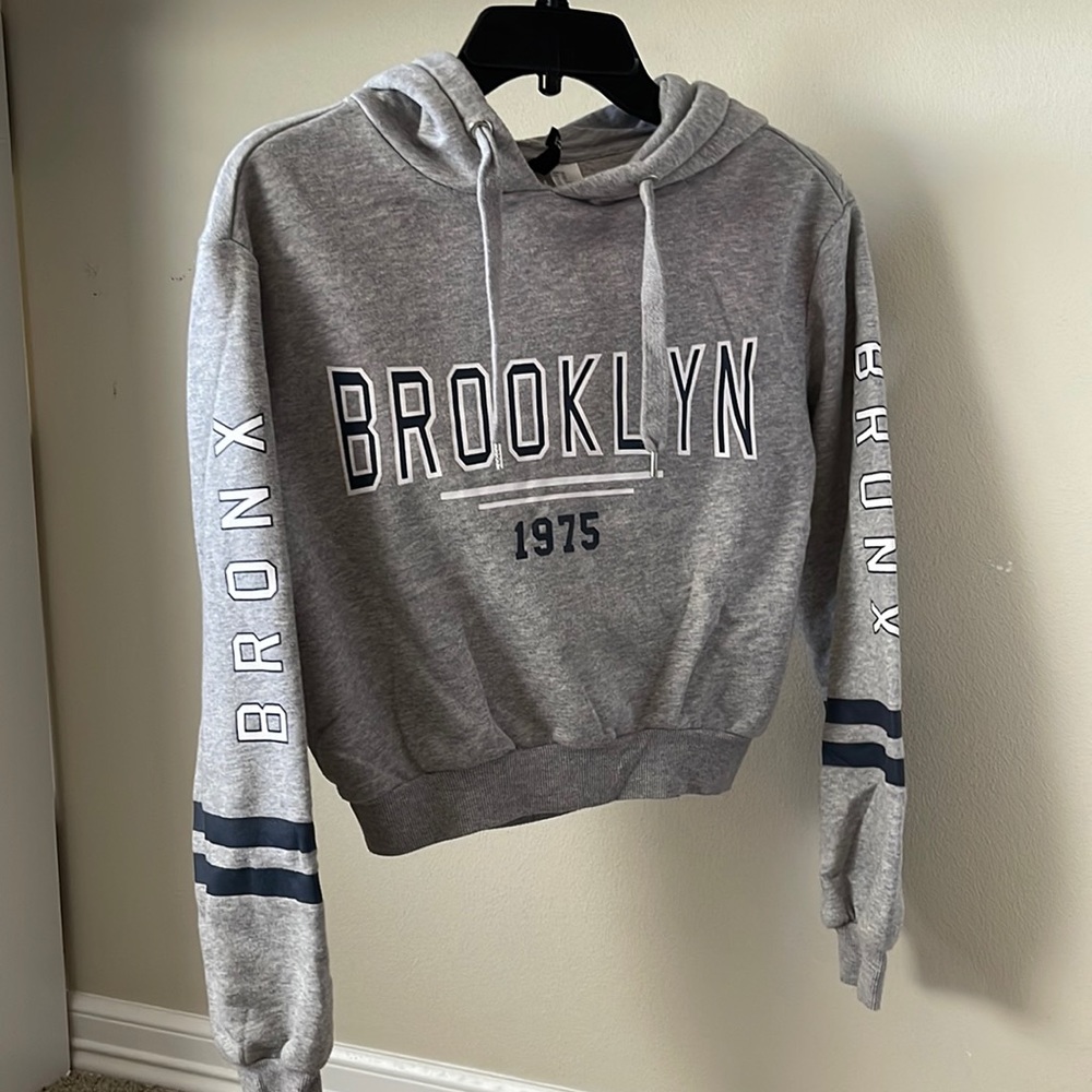 H&M crop hoodie size XS